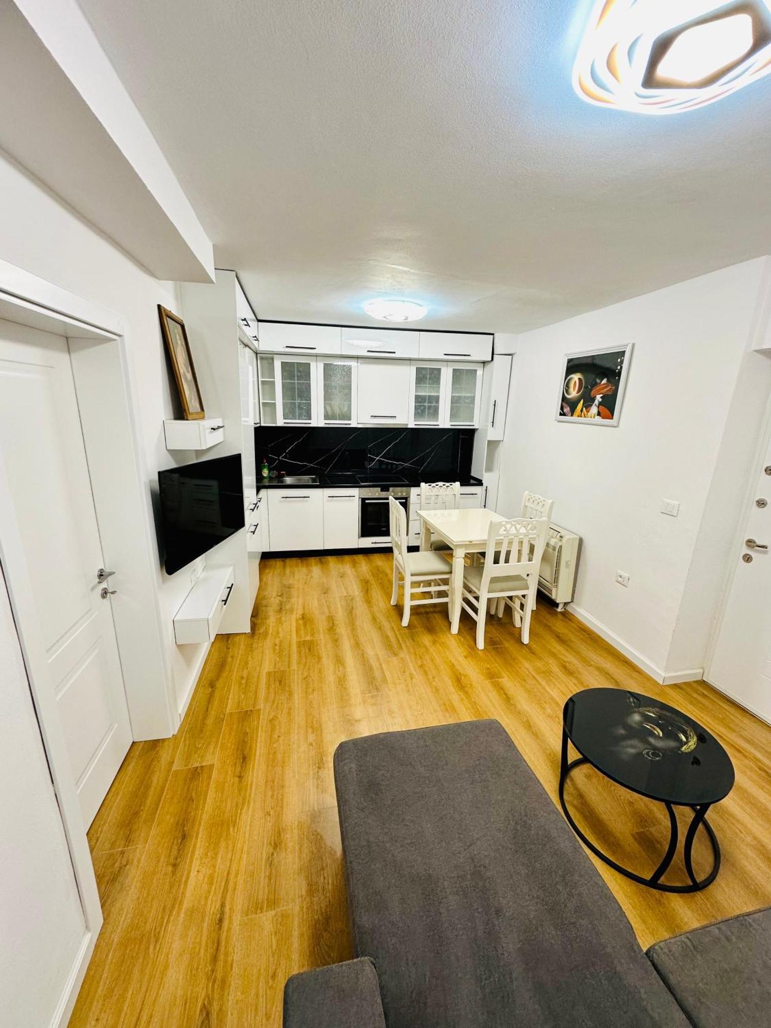 Apartment Lit Tirana